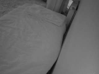 voyeurcam-julmodels-whitebed-4 webcam