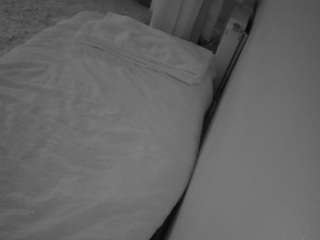 voyeurcam-julmodels-whitebed-4
