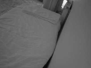 voyeurcam-julmodels-whitebed-4