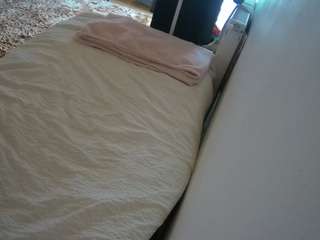 voyeurcam-julmodels-whitebed-4