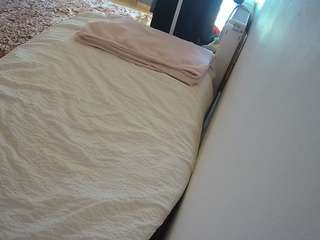 voyeurcam-julmodels-whitebed-4's CamSoda show and profile