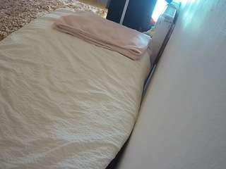 voyeurcam-julmodels-whitebed-4's CamSoda show and profile