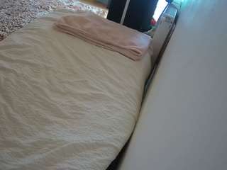 voyeurcam-julmodels-whitebed-4