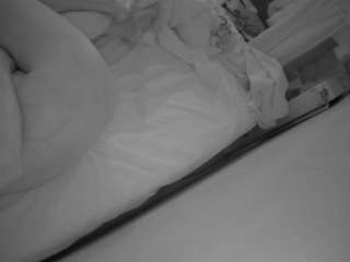 voyeurcam-julmodels-whitebed-4's CamSoda show and profile