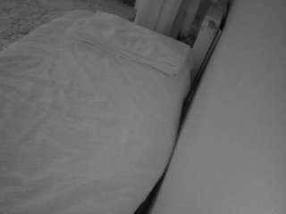voyeurcam-julmodels-whitebed-4
