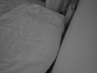 voyeurcam-julmodels-whitebed-4