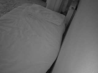 voyeurcam-julmodels-whitebed-4