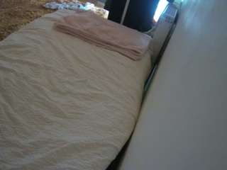 voyeurcam-julmodels-whitebed-4 live cam profile