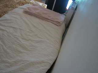 voyeurcam-julmodels-whitebed-4