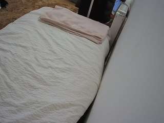 voyeurcam-julmodels-whitebed-4