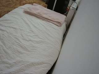 voyeurcam-julmodels-whitebed-4