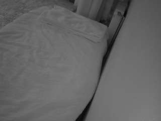 voyeurcam-julmodels-whitebed-4 live cam profile
