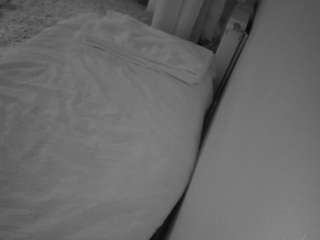voyeurcam-julmodels-whitebed-4