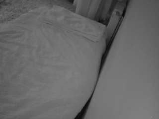 voyeurcam-julmodels-whitebed-4