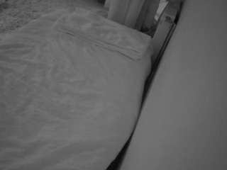 voyeurcam-julmodels-whitebed-4