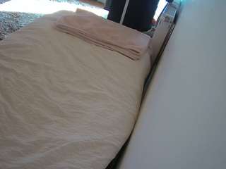 voyeurcam-julmodels-whitebed-4