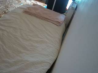 voyeurcam-julmodels-whitebed-4 live cam profile