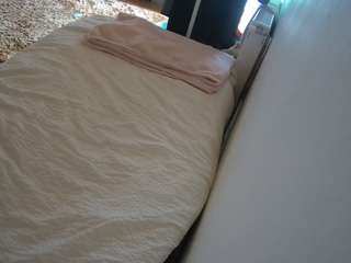 voyeurcam-julmodels-whitebed-4 live cam profile