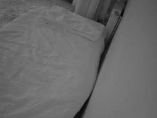 voyeurcam-julmodels-whitebed-4 live cam profile