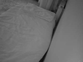 voyeurcam-julmodels-whitebed-4 live cam profile