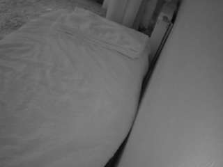 voyeurcam-julmodels-whitebed-4 live cam profile