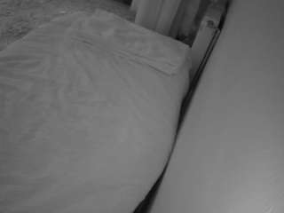 voyeurcam-julmodels-whitebed-4 webcam