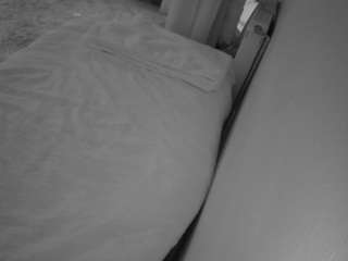 voyeurcam-julmodels-whitebed-4