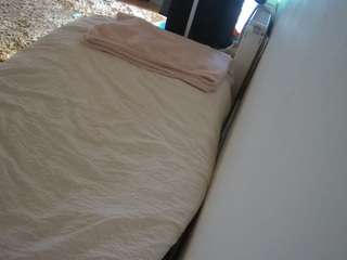 voyeurcam-julmodels-whitebed-4