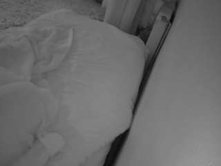 voyeurcam-julmodels-whitebed-4 live cam profile