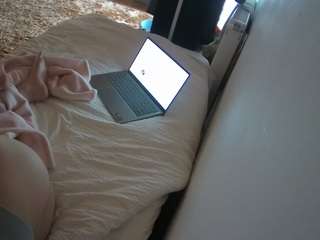 voyeurcam-julmodels-whitebed-4 live cam profile
