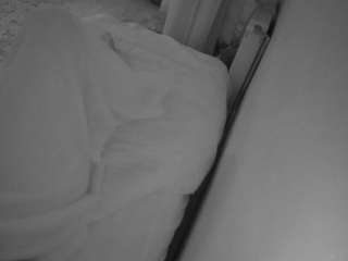 voyeurcam-julmodels-whitebed-4 webcam