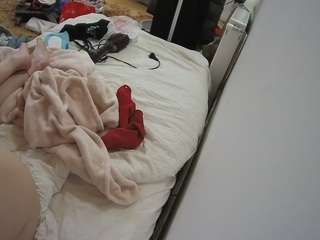 voyeurcam-julmodels-whitebed-4