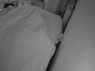 voyeurcam-julmodels-whitebed-4 live cam profile