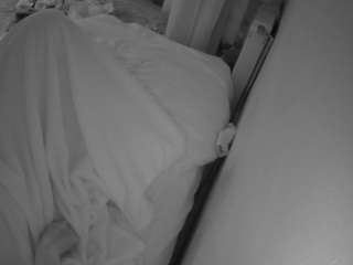 voyeurcam-julmodels-whitebed-4 webcam