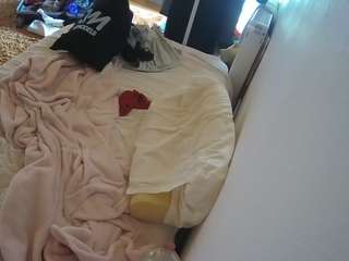 voyeurcam-julmodels-whitebed-4 live cam profile