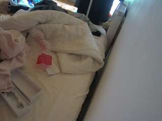 voyeurcam-julmodels-whitebed-4 webcam