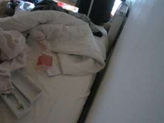 voyeurcam-julmodels-whitebed-4 webcam