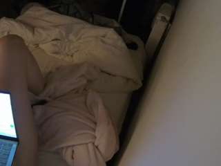 voyeurcam-julmodels-whitebed-4 webcam