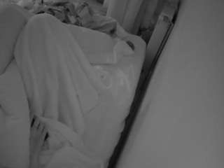 voyeurcam-julmodels-whitebed-4 webcam