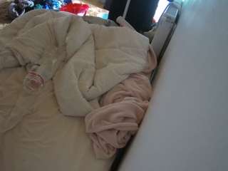 voyeurcam-julmodels-whitebed-4