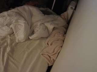 voyeurcam-julmodels-whitebed-4's CamSoda show and profile