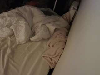 voyeurcam-julmodels-whitebed-4's CamSoda show and profile