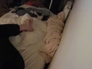 voyeurcam-julmodels-whitebed-4