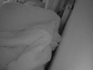 voyeurcam-julmodels-whitebed-4 webcam