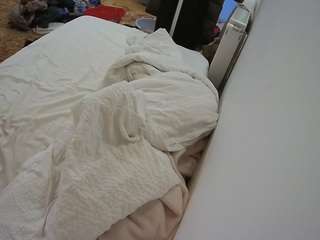 voyeurcam-julmodels-whitebed-4 webcam