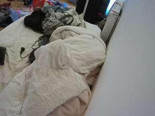 voyeurcam-julmodels-whitebed-4 webcam