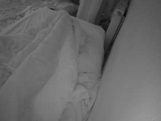 voyeurcam-julmodels-whitebed-4's CamSoda show and profile