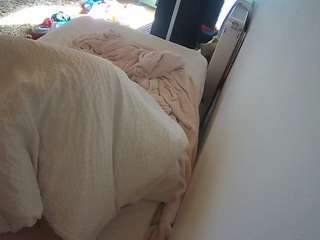 voyeurcam-julmodels-whitebed-4's CamSoda show and profile