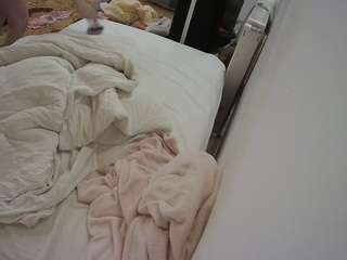 voyeurcam-julmodels-whitebed-4