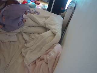 voyeurcam-julmodels-whitebed-4